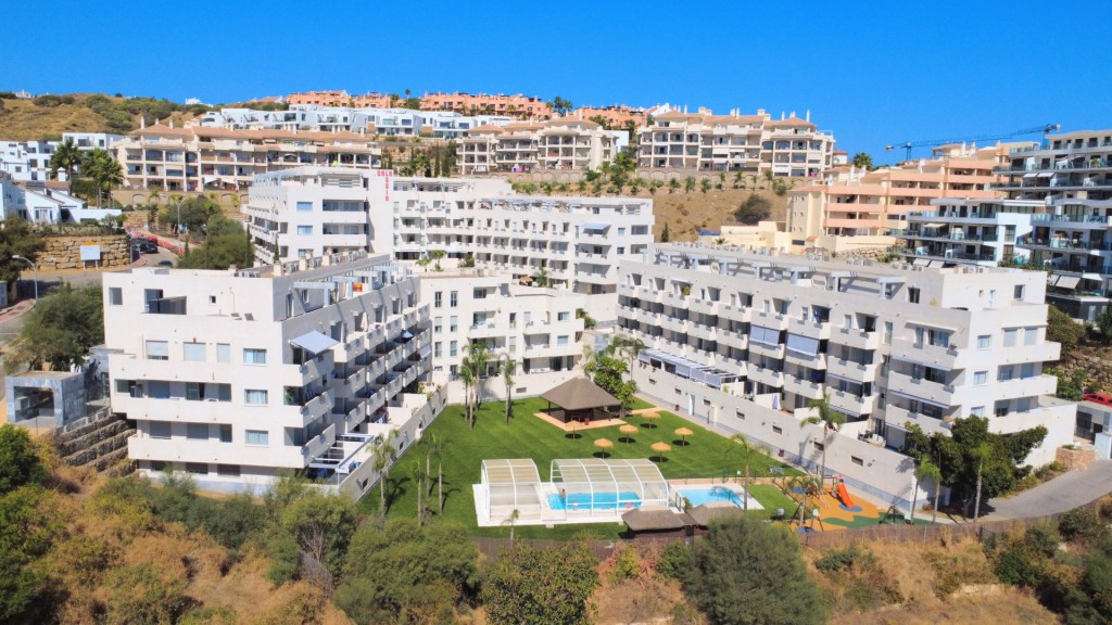 Contemporary Penthouse With Panoramic Views In Riviera