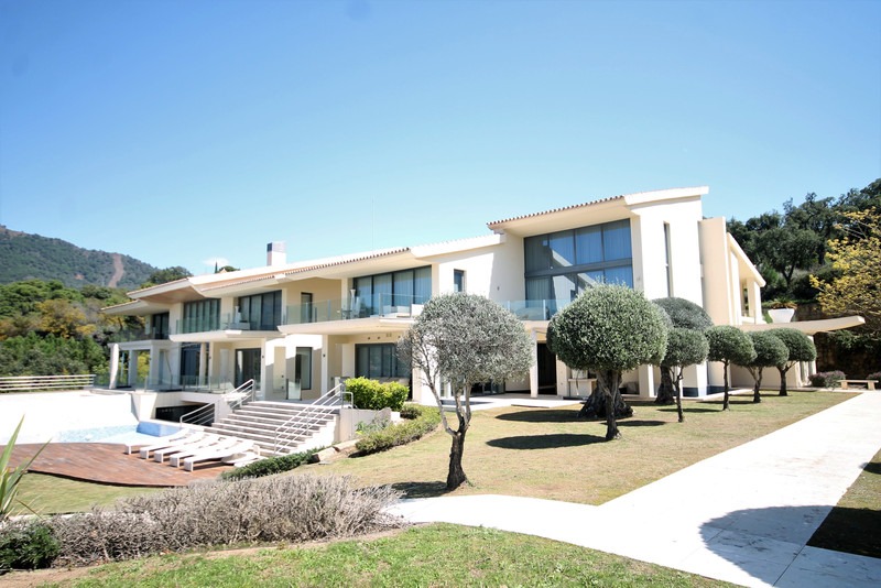 Modern Villa With A Private Pool In La Zagaleta