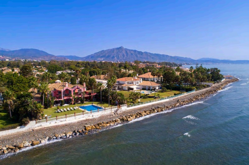Modern Villa With Sea Views In New Golden Mile