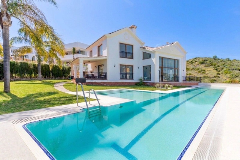 Contemporary Villa With Sea Views In La Cala De Mijas