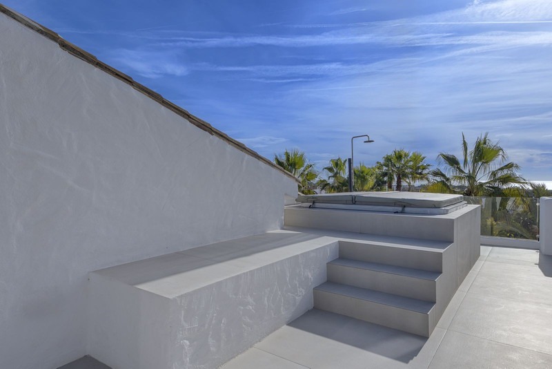 Sophisticated New Build With Sea Views In El Paraíso