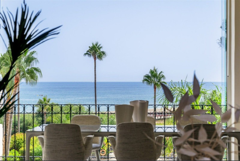 Luxury Apartment With A Beachfront Setting In New Golden Mile