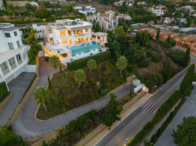 Contemporary Villa In El Paraíso