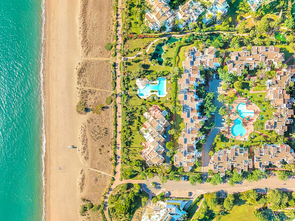 Bright Apartment With A Beachfront Setting In New Golden Mile