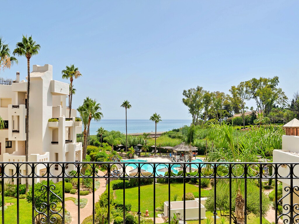 Luxury Apartment In Estepona