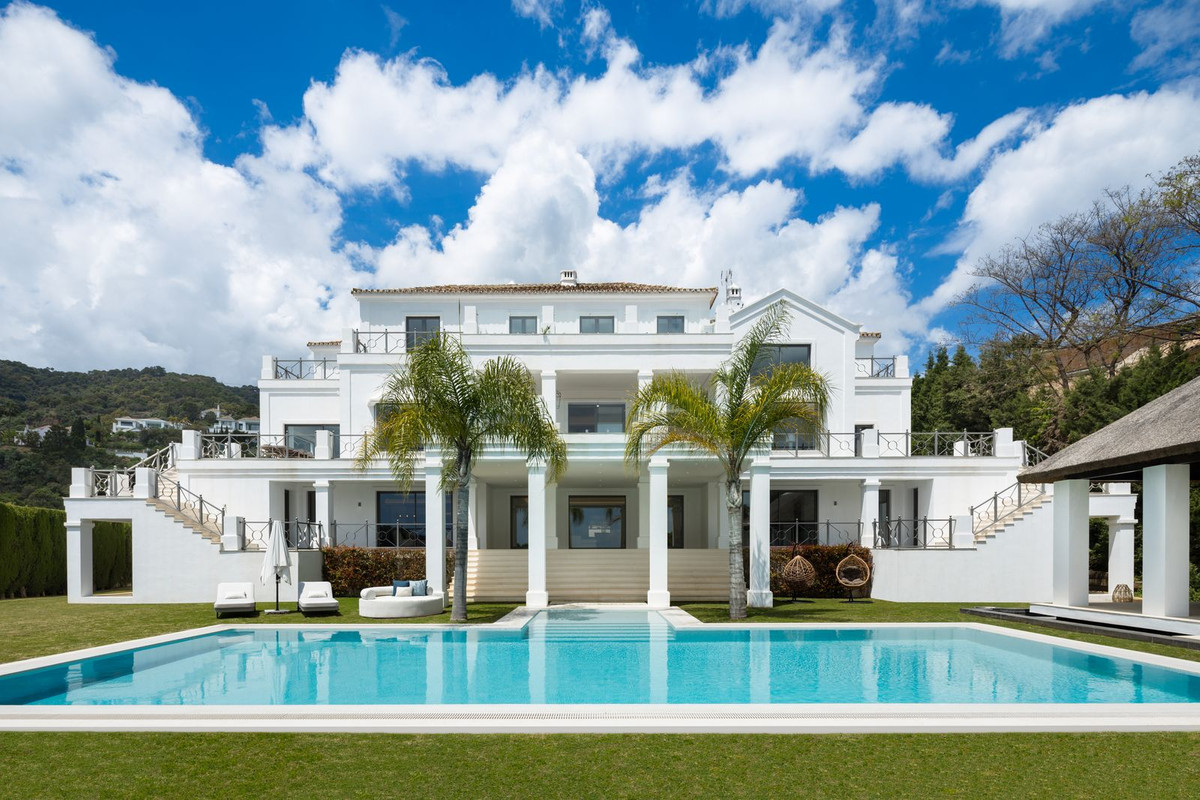 Modern Villa With Sea Views In Benahavís