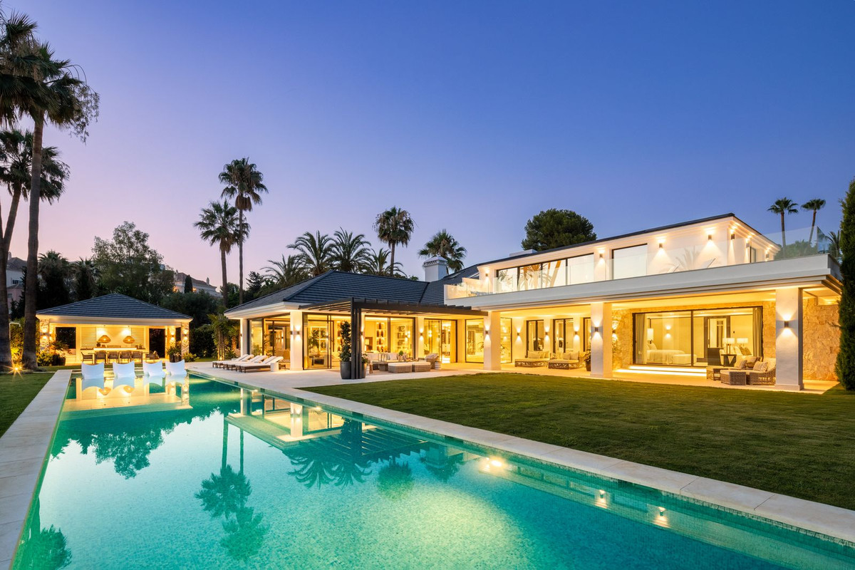 Modern Villa With Golf Views In Nueva Andalucía
