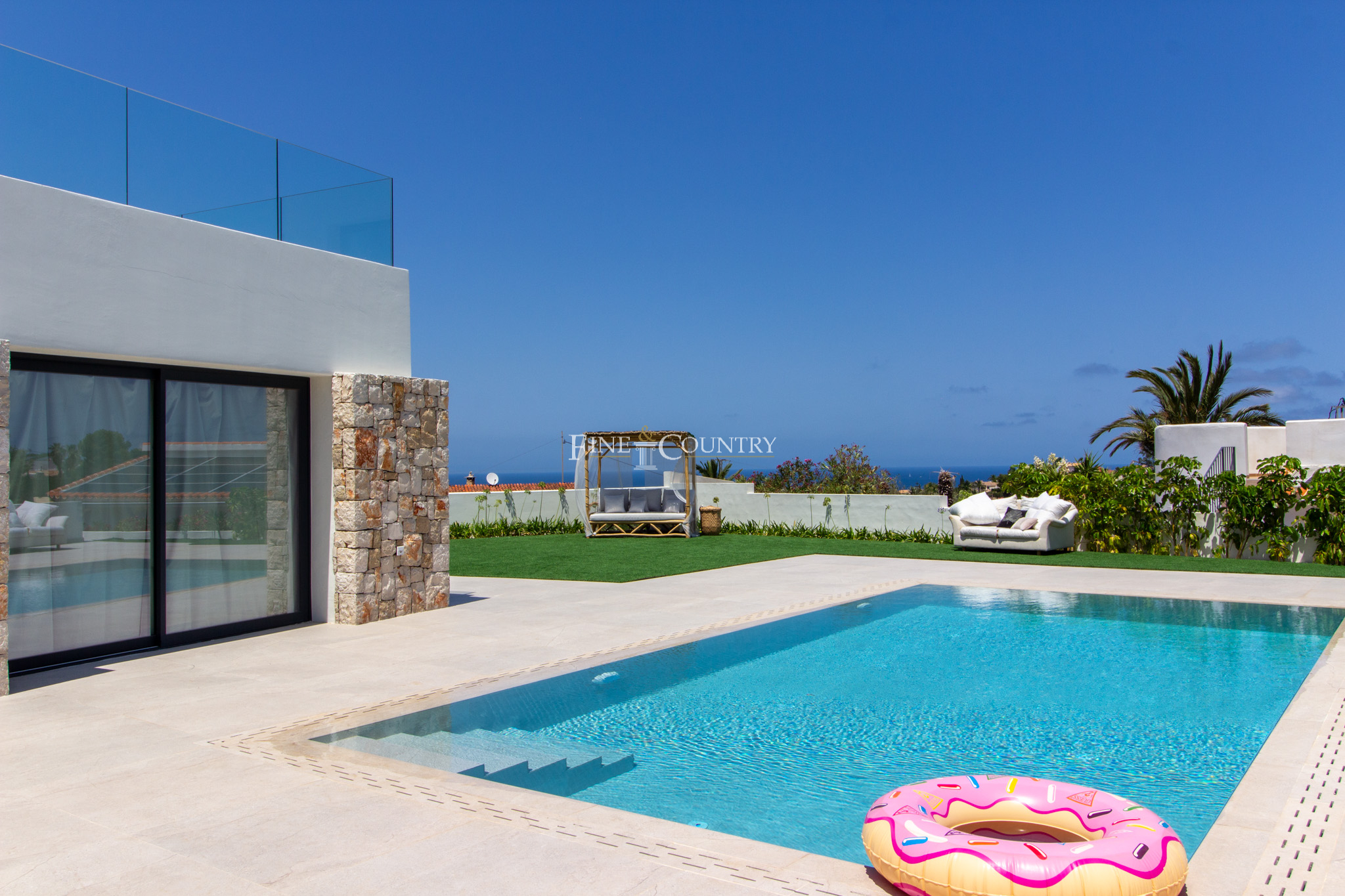 Contemporary Villa With Panoramic Views In Denia