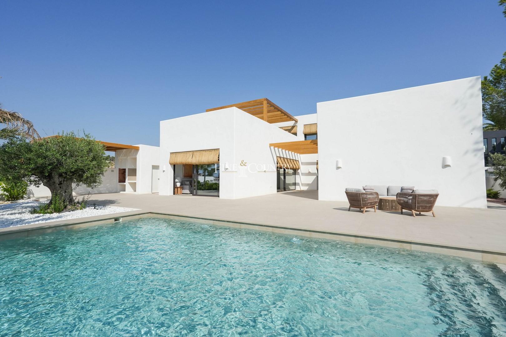 Contemporary Villa With Sea Views In Moraira