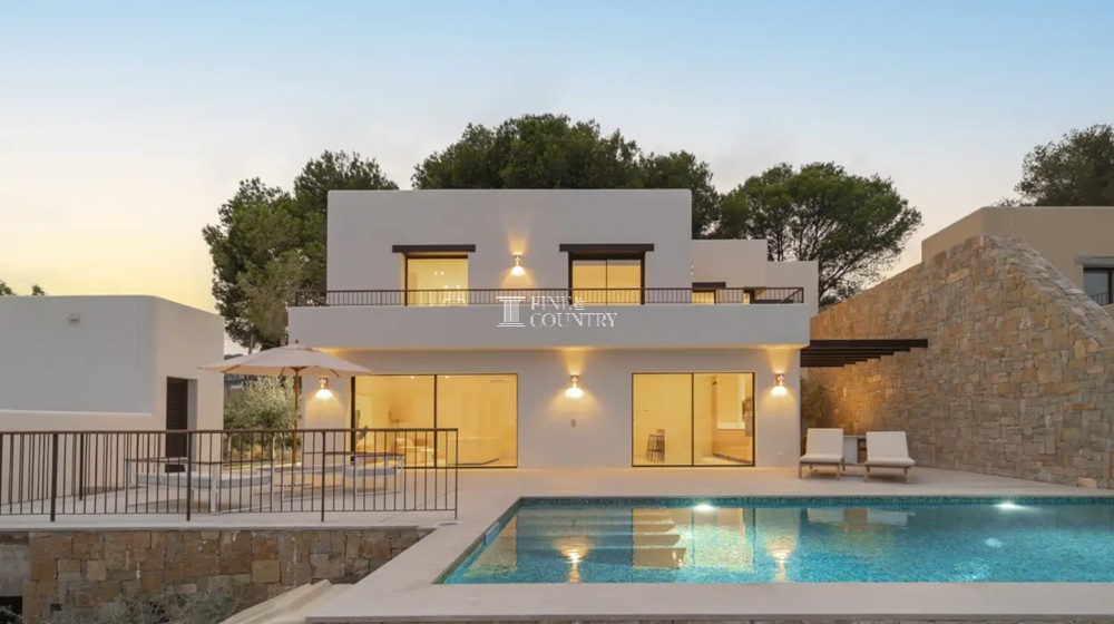 Contemporary Villa In Moraira