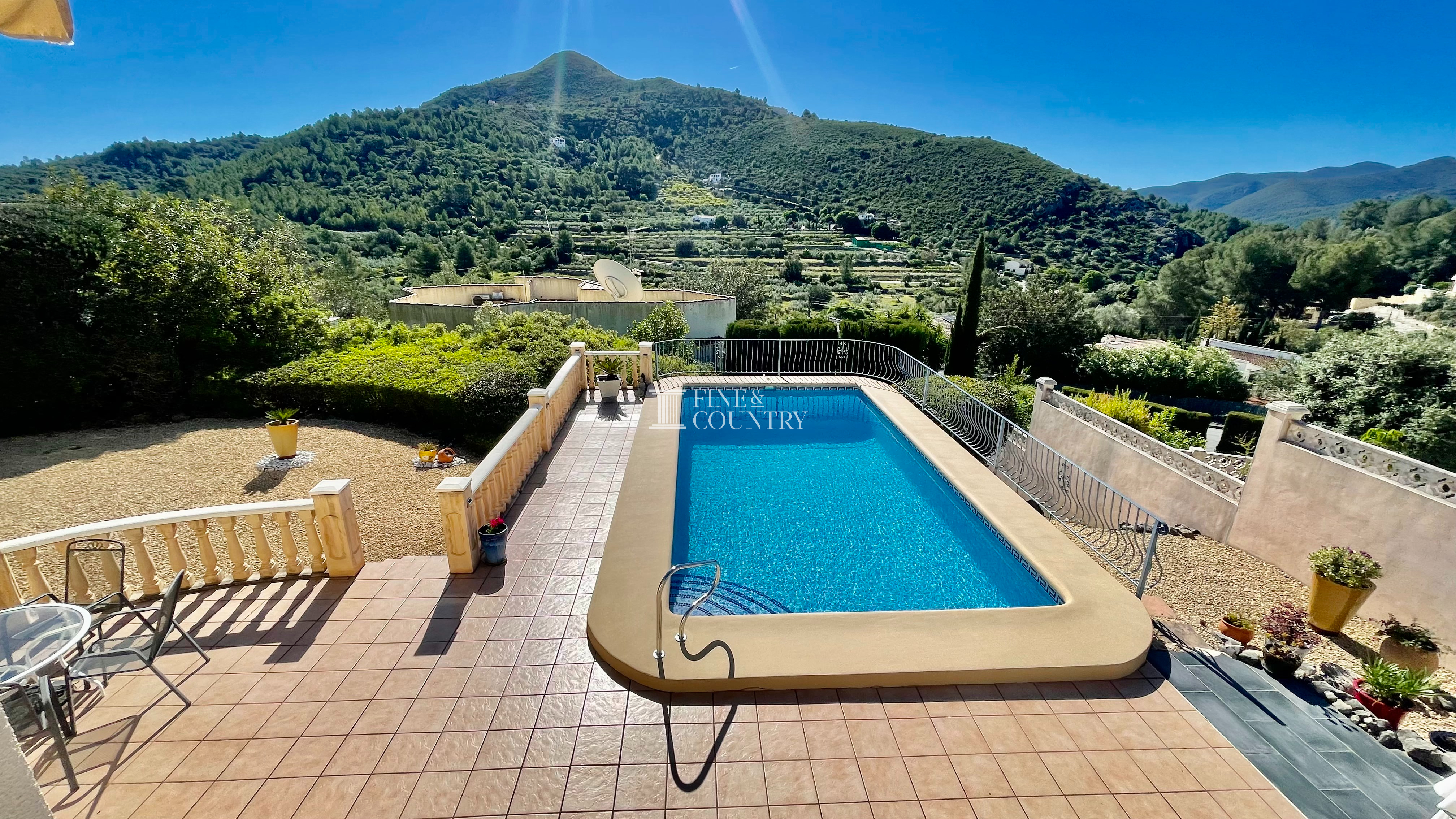 Modern Villa With Mountain Views In Alcalali
