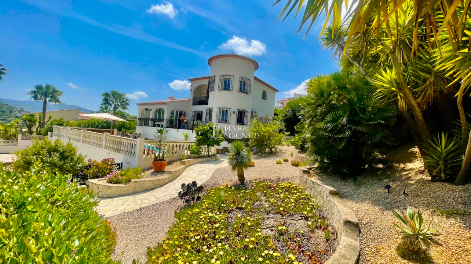 Modern Villa With A Private Garden In Alcalali