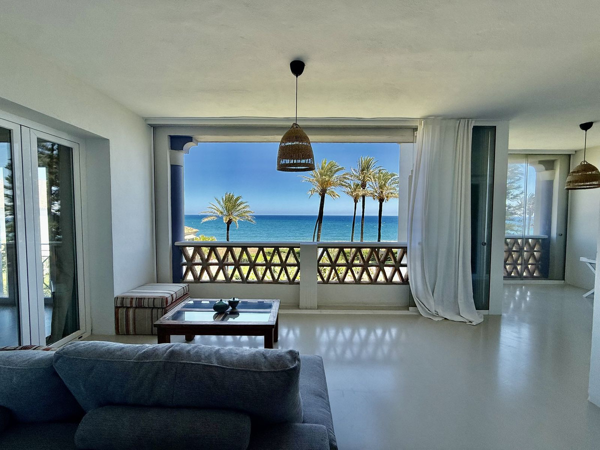 Luxurious Penthouse With Sea Views In Casares Playa