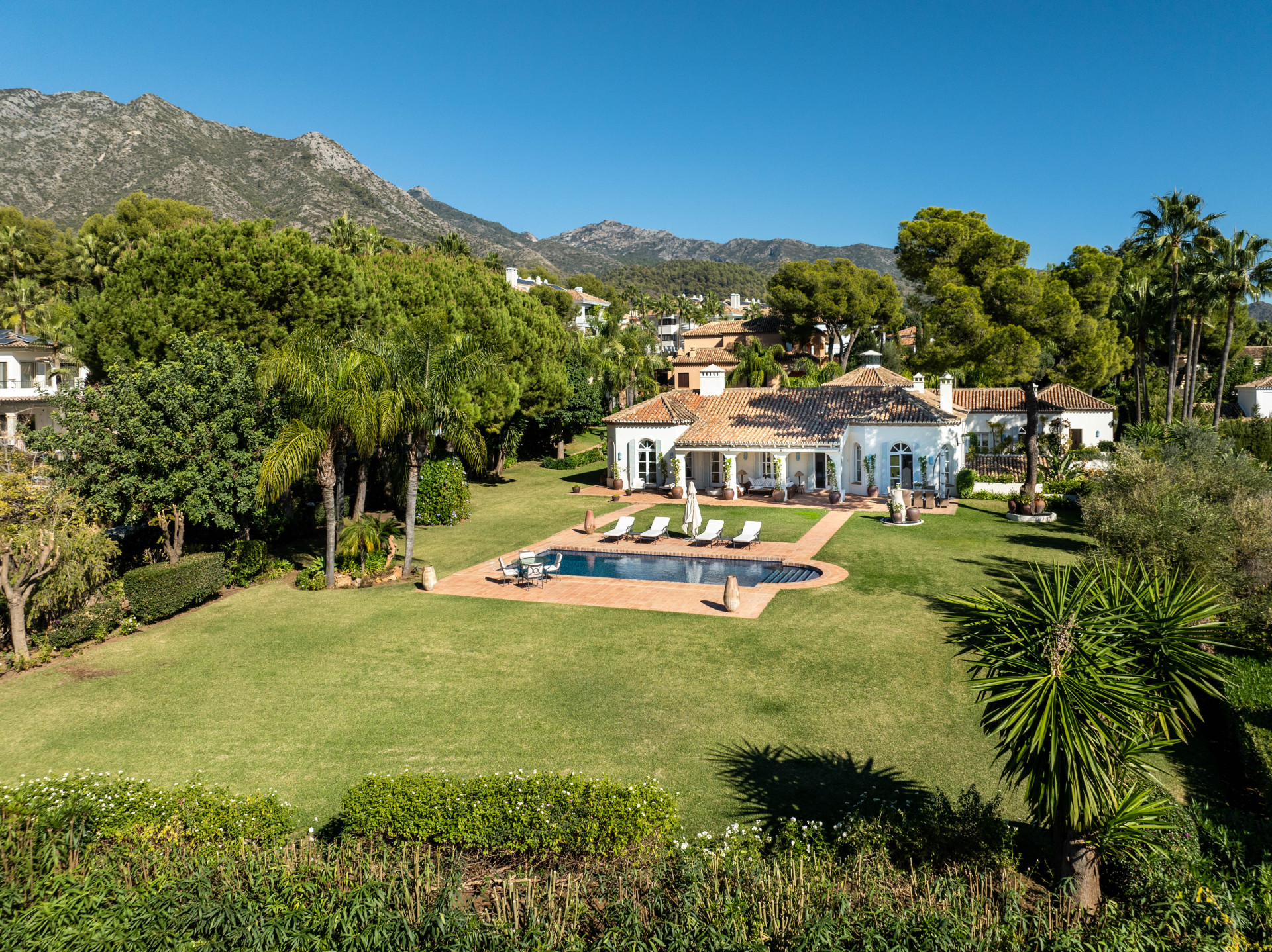 Elegant And Private Mediterranean Villa In Altos Reales