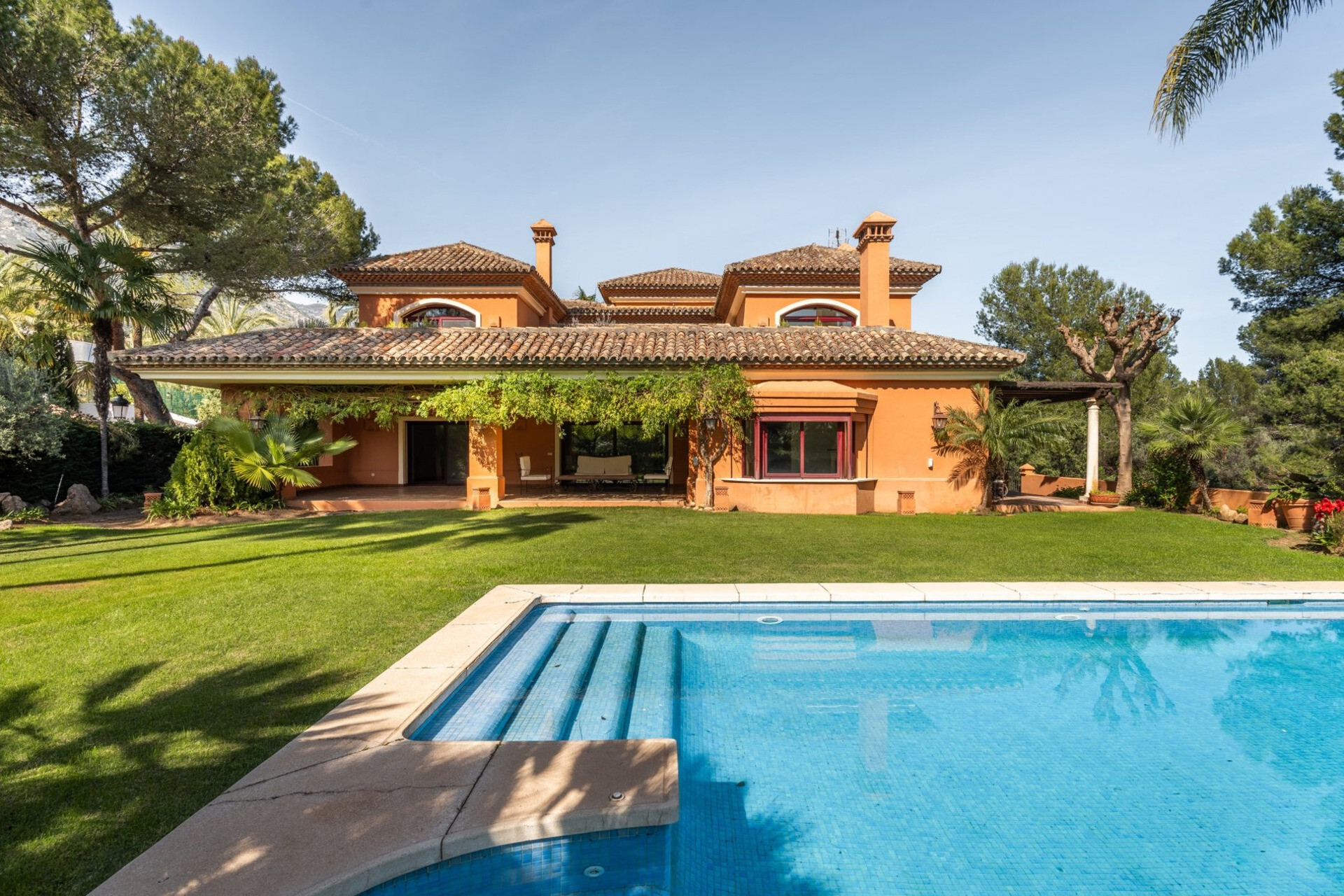 Stunning Villa In The Sought After Altos Reales Private Urbanisation Golden Mile
