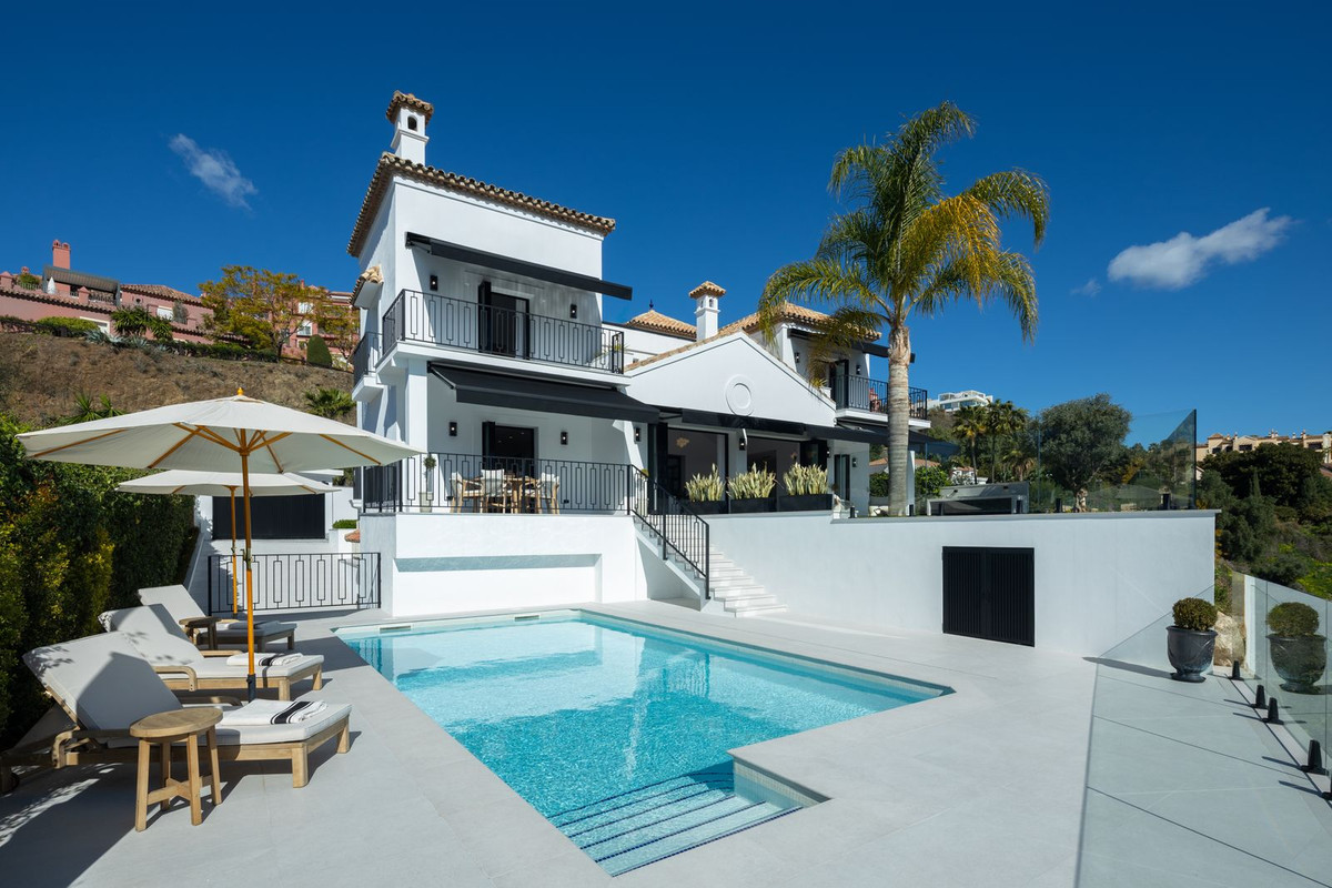 Modern Villa With Sea Views In La Quinta